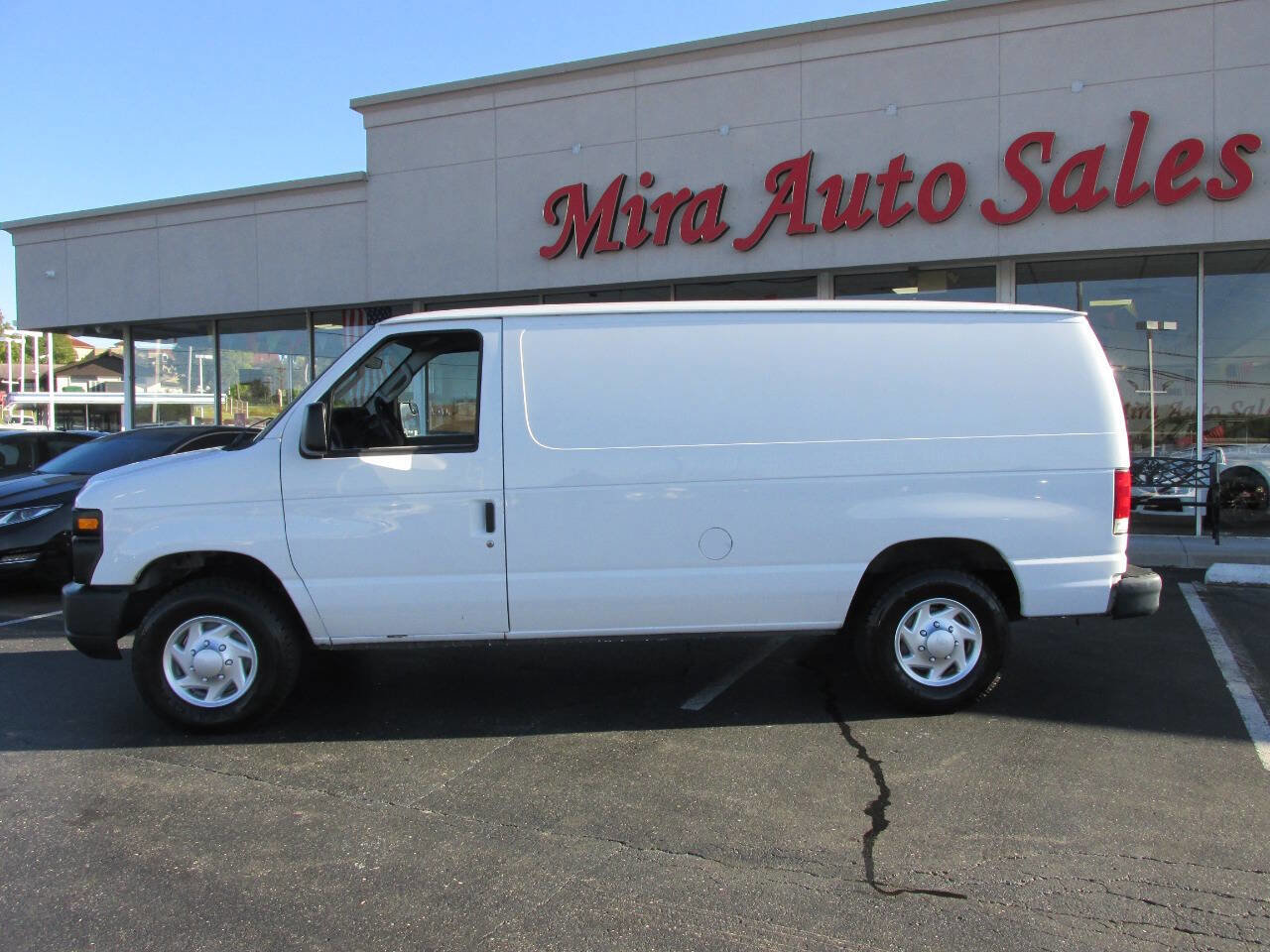 Used 2014 Ford E-350 and Econoline 350 Super Duty image 2