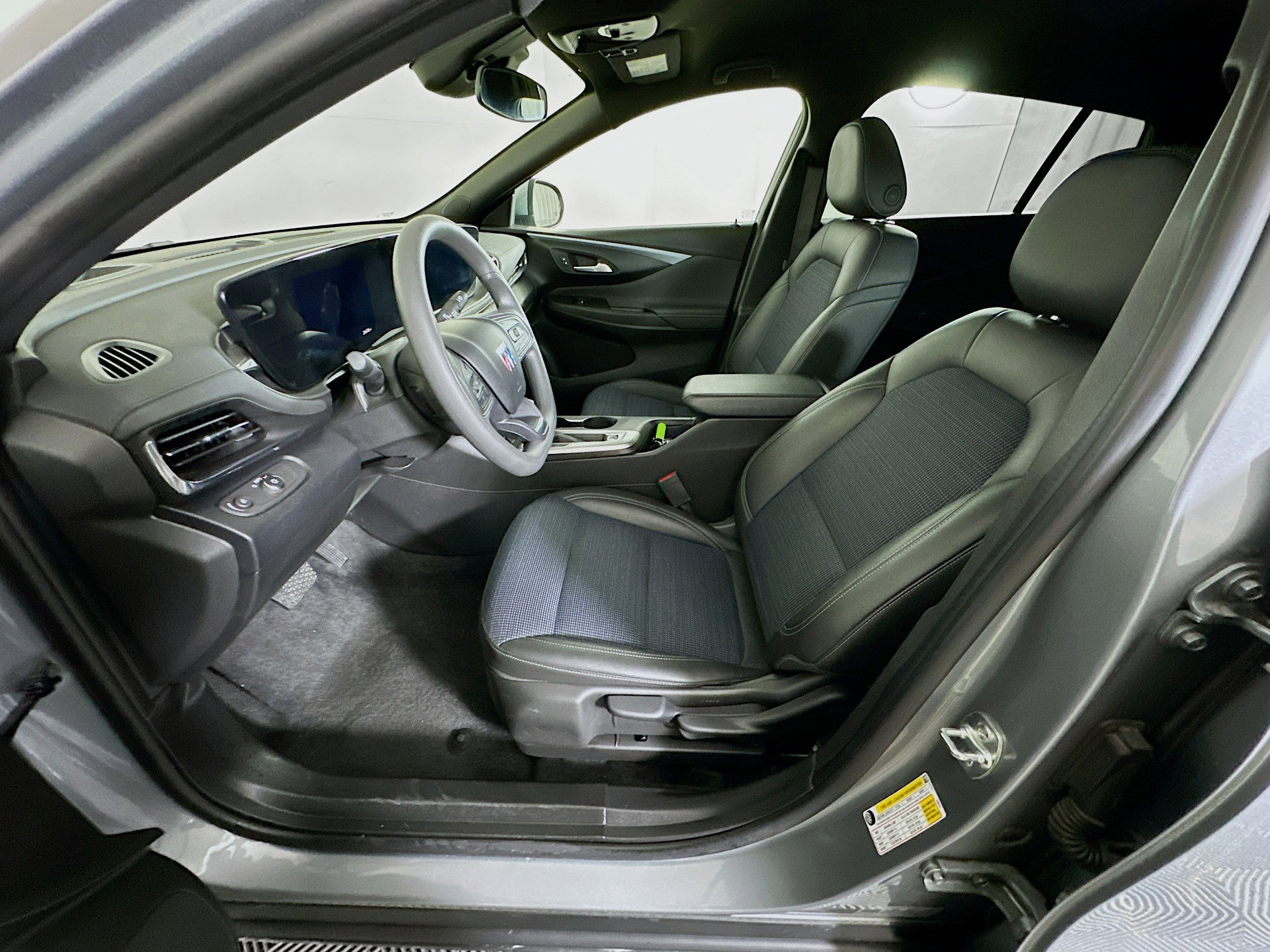 Used 2025 Buick Envista Preferred image 13