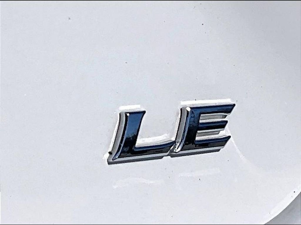 Used 2025 Toyota Camry SE FWD image 29