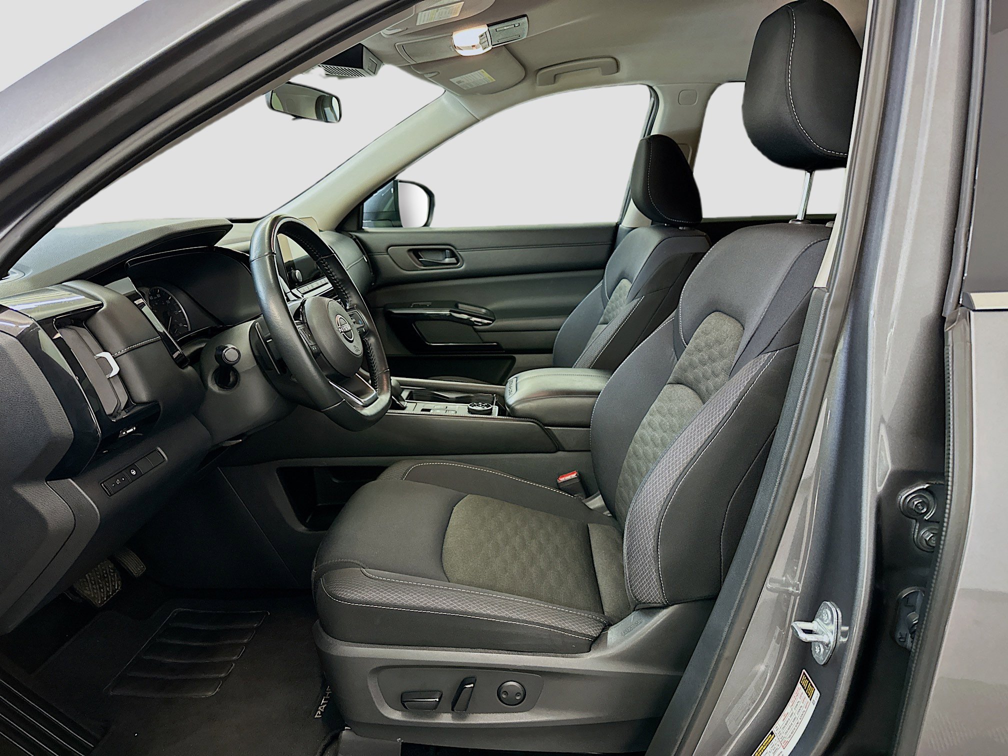 Used 2023 Nissan Pathfinder SV image 13