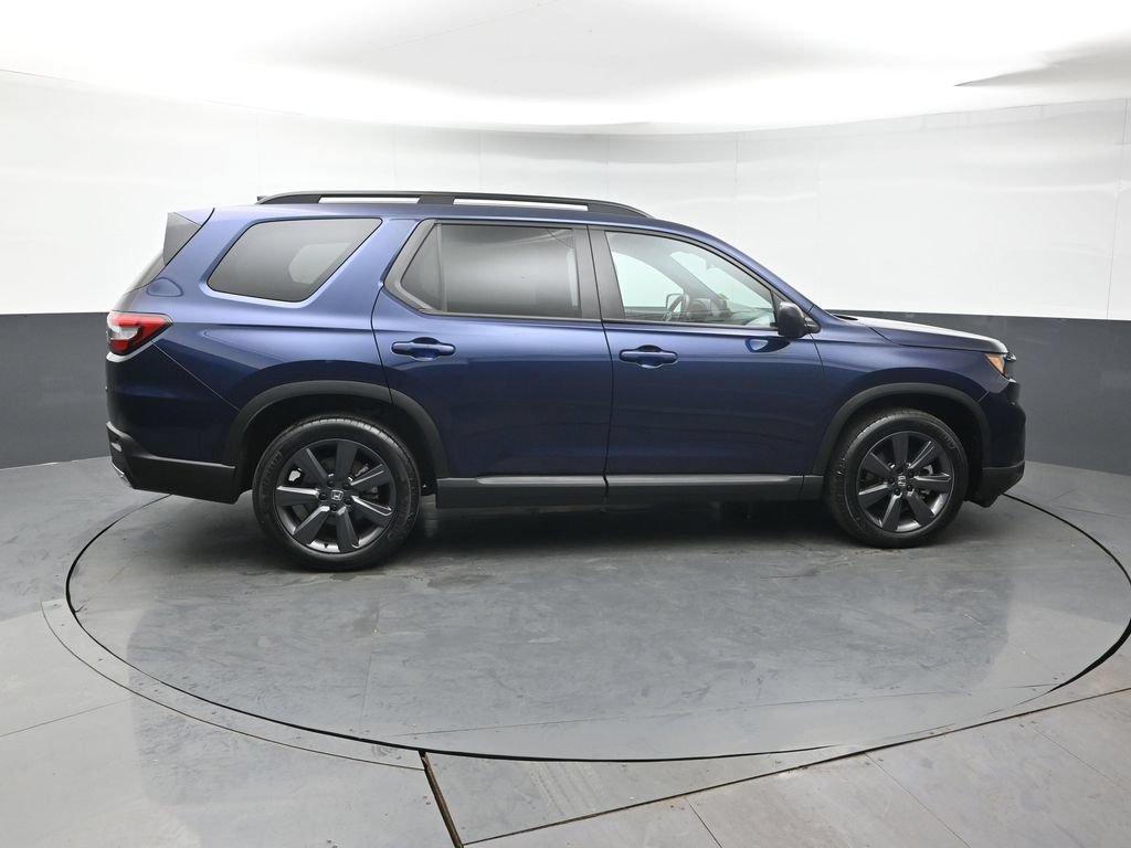 Used 2025 Honda Pilot Sport image 8