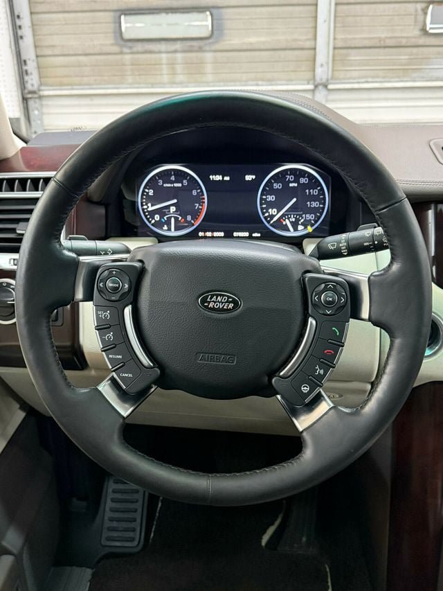 Used 2010 Land Rover Range Rover HSE AWD/4WD image 18