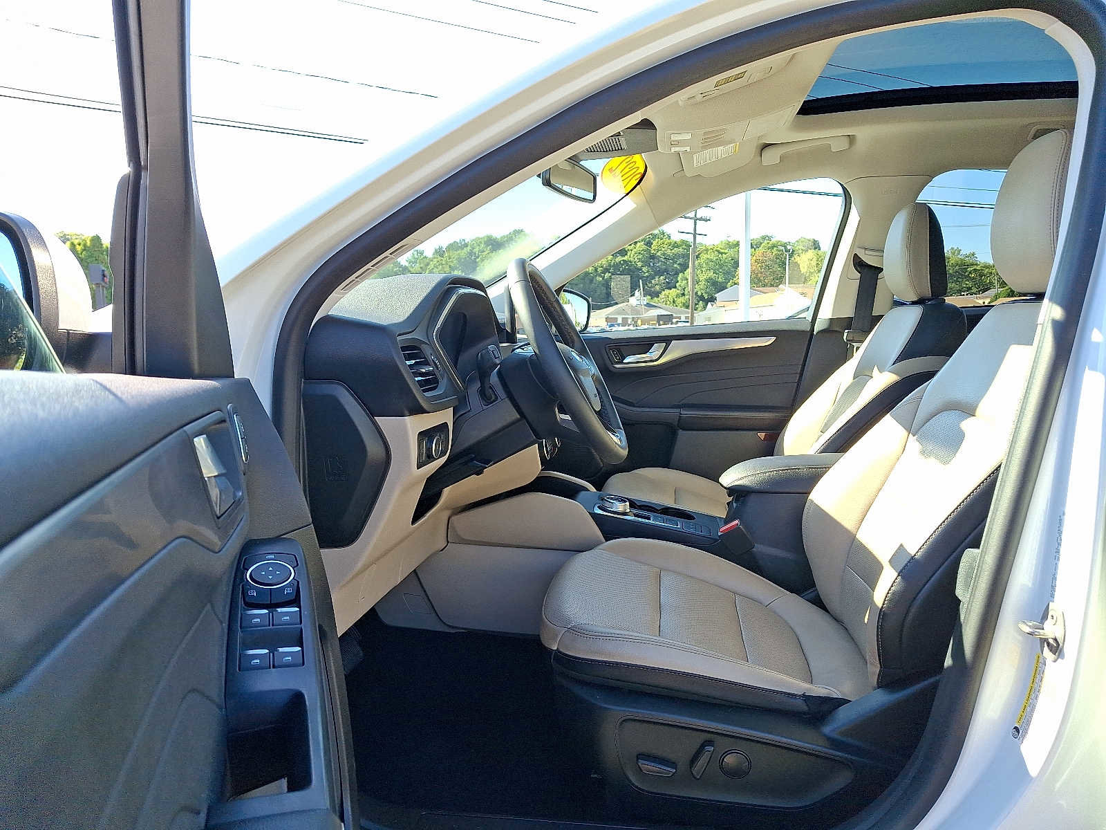 Used 2022 Ford Escape Titanium w/ Class II Trailer Tow Package image 14