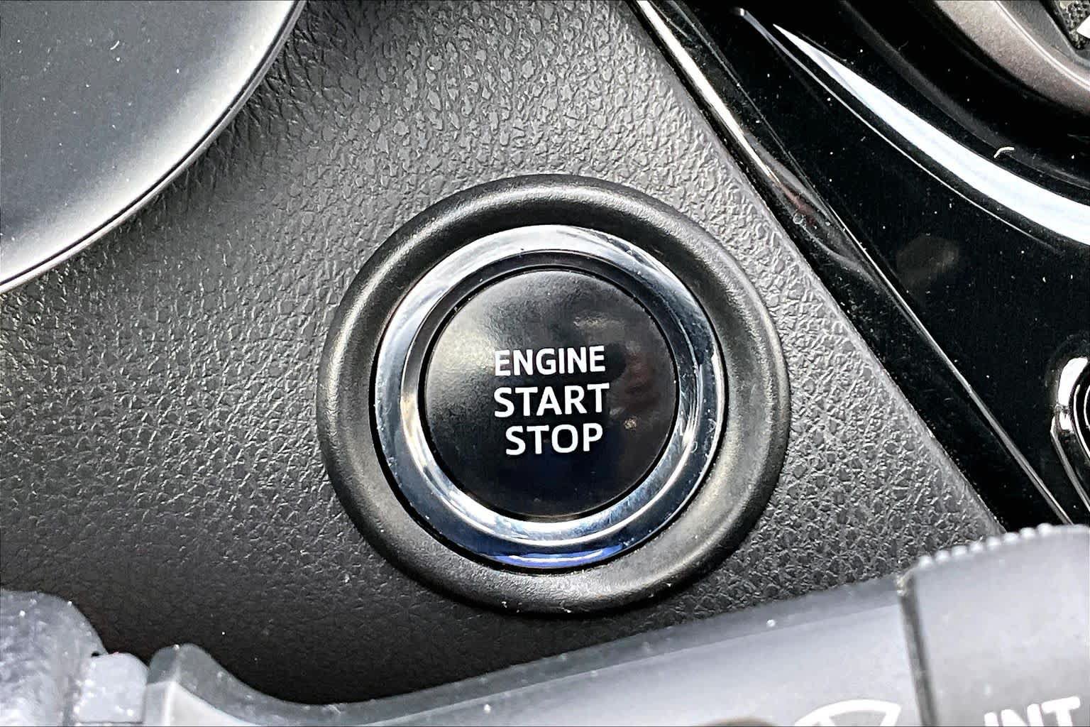 Used 2019 Toyota C-HR XLE FWD image 35