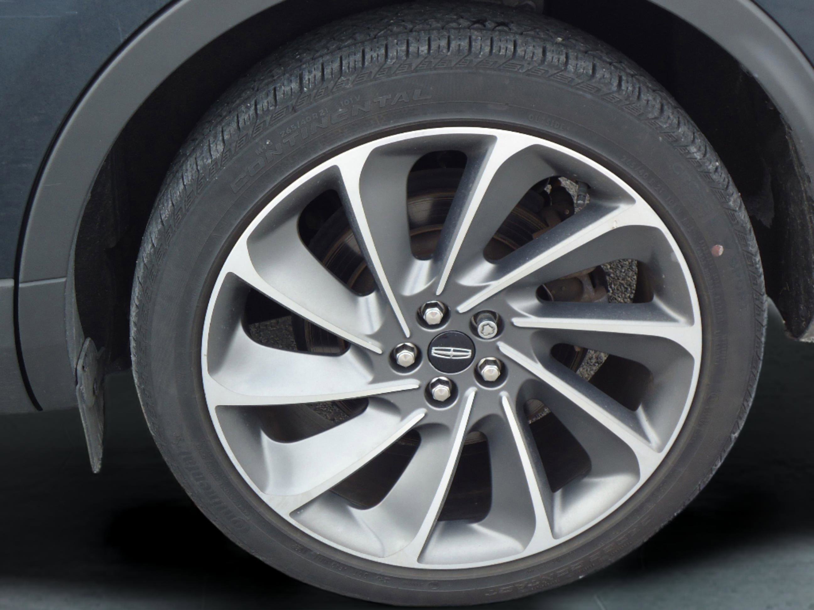 Used 2023 Lincoln Nautilus Reserve w/ Equipment Group 202A image 9