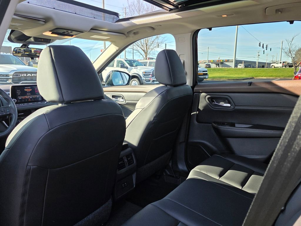 Used 2023 Nissan Rogue SV w/ SV Premium Package image 33