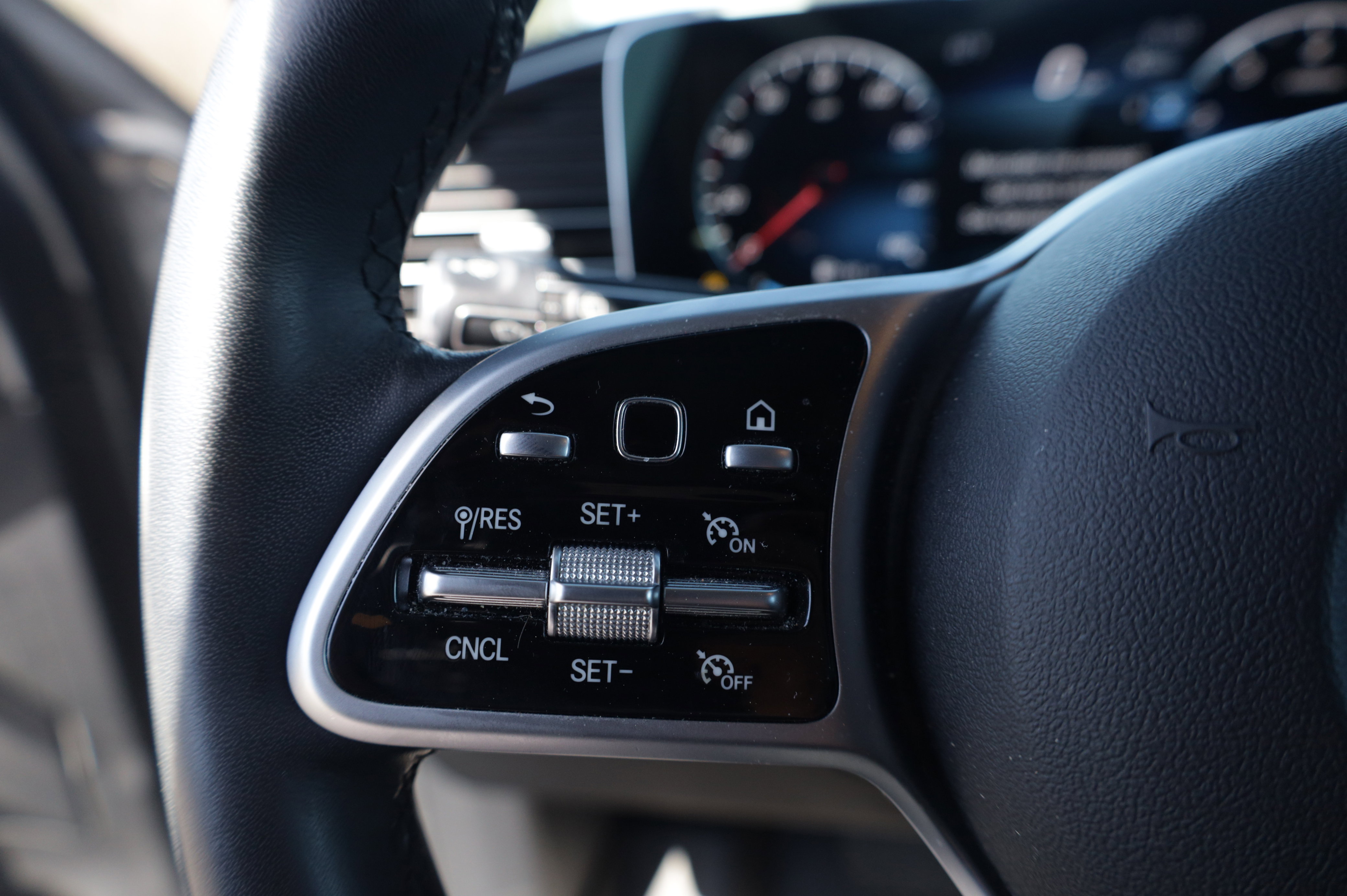 Used 2021 Mercedes-Benz GLS 450 4MATIC image 17