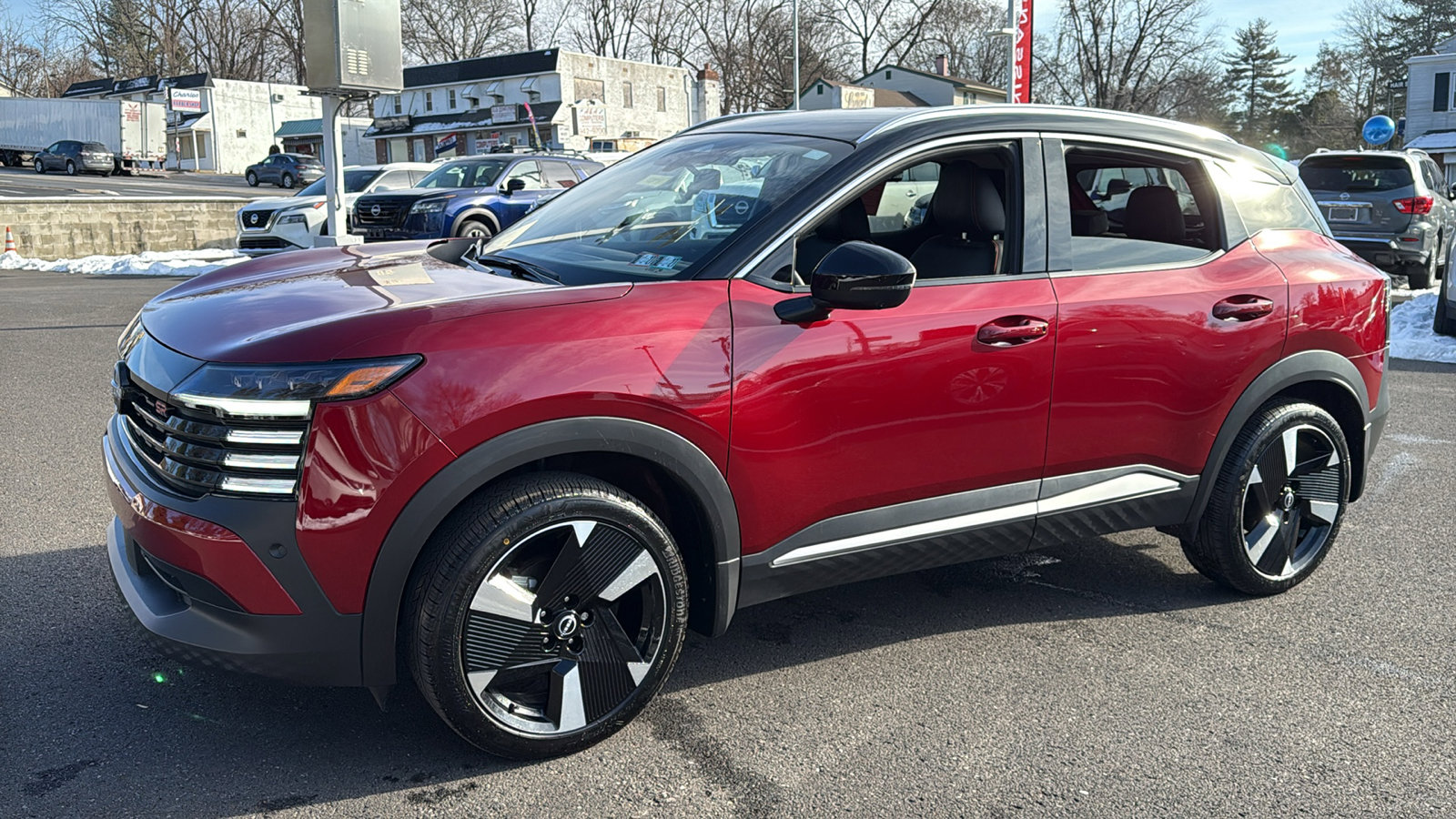 Certified 2025 Nissan Kicks SR image 3