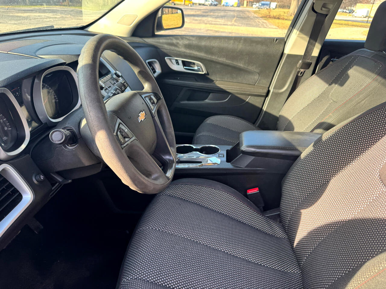 Used 2017 Chevrolet Equinox LS image 23