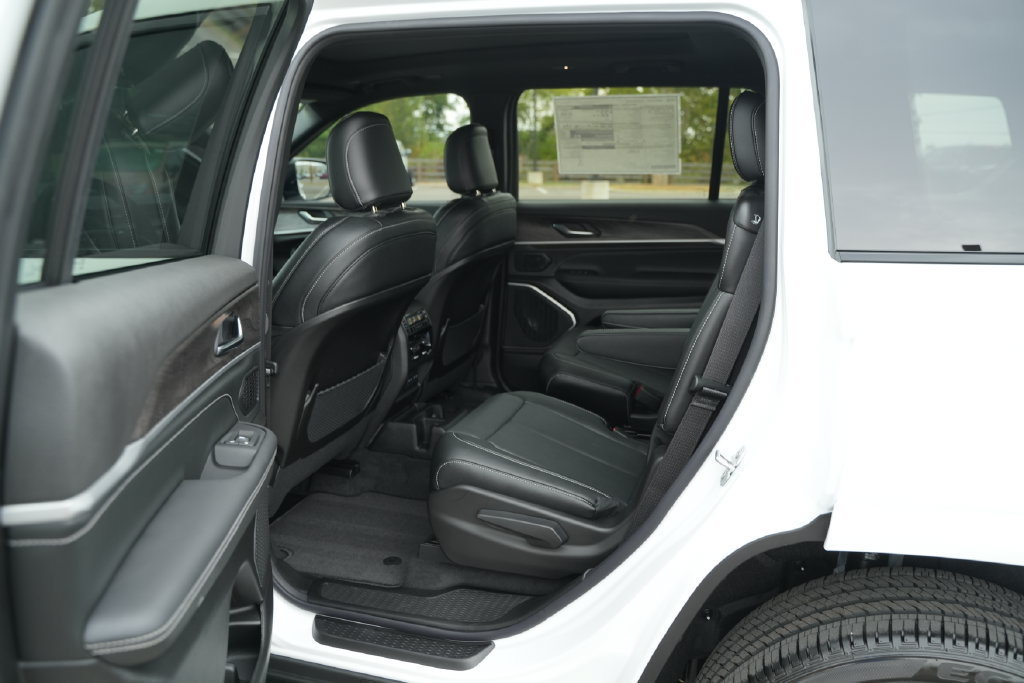 New 2027 Jeep Grand Cherokee L Limited AWD/4WD image 14