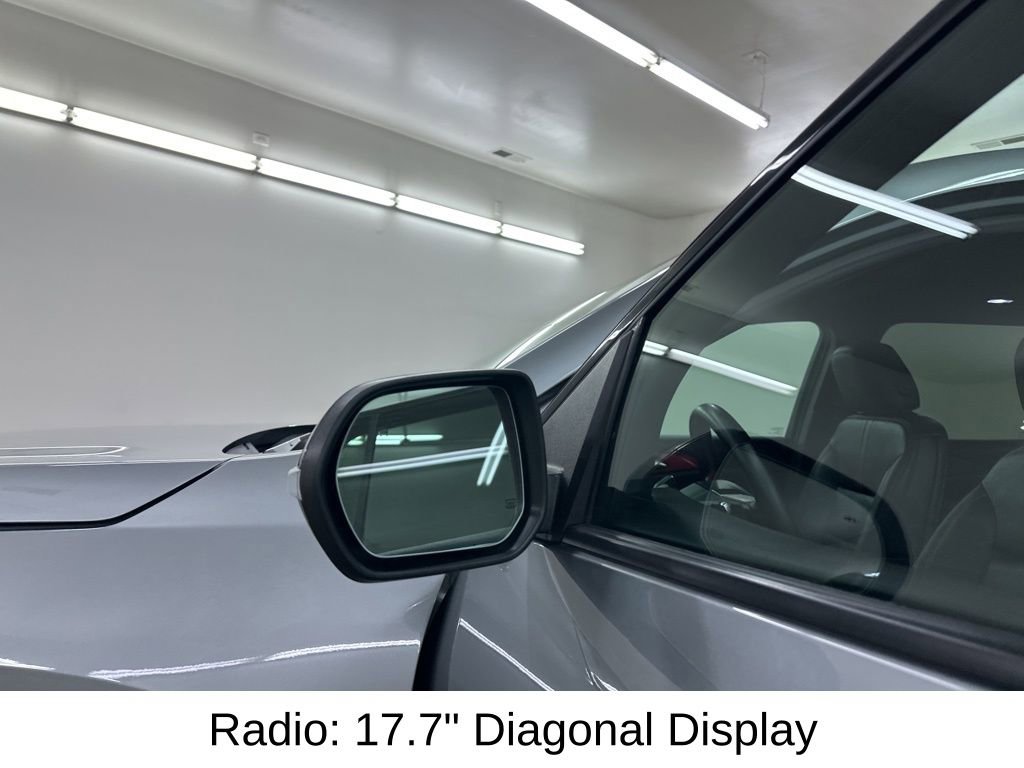 Used 2024 Chevrolet Traverse RS image 17