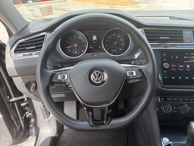 Used 2020 Volkswagen Tiguan SE FWD image 25