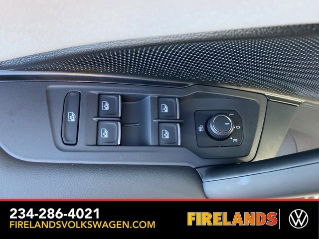 New 2025 Volkswagen Tiguan SE image 24