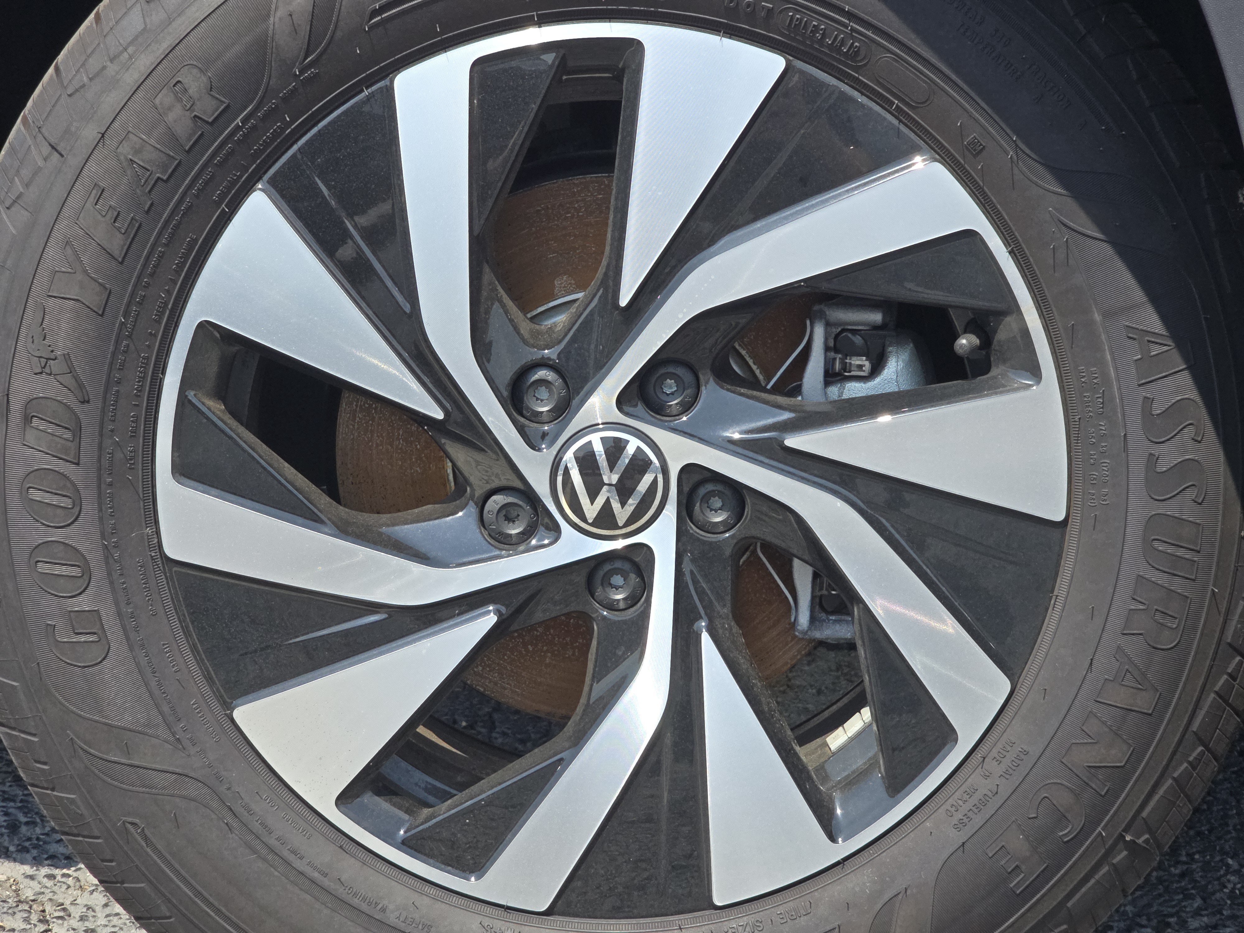 New 2026 Volkswagen Tiguan S FWD image 13