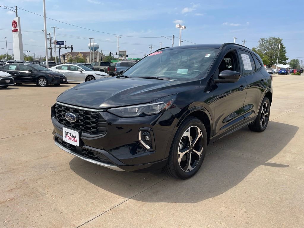 Used 2023 Ford Escape ST-Line Elite w/ Premium Technology Package AWD/4WD image 2