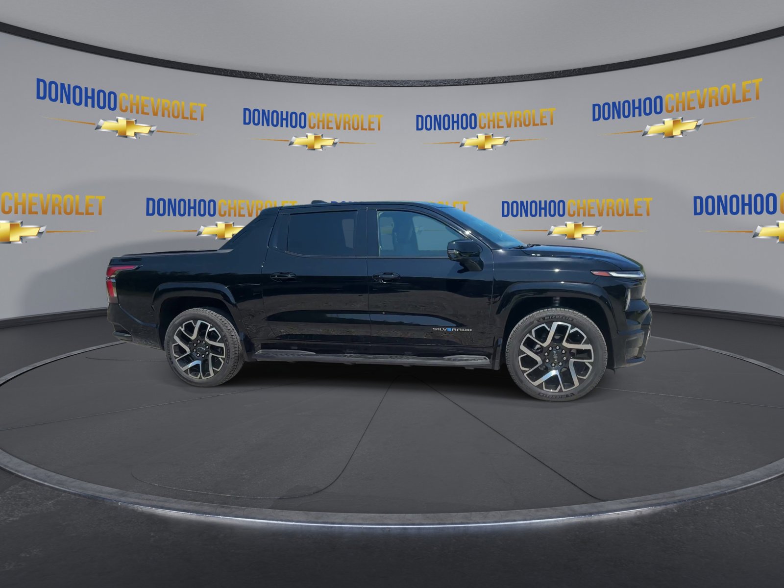 New 2024 Chevrolet Silverado EV RST image 9