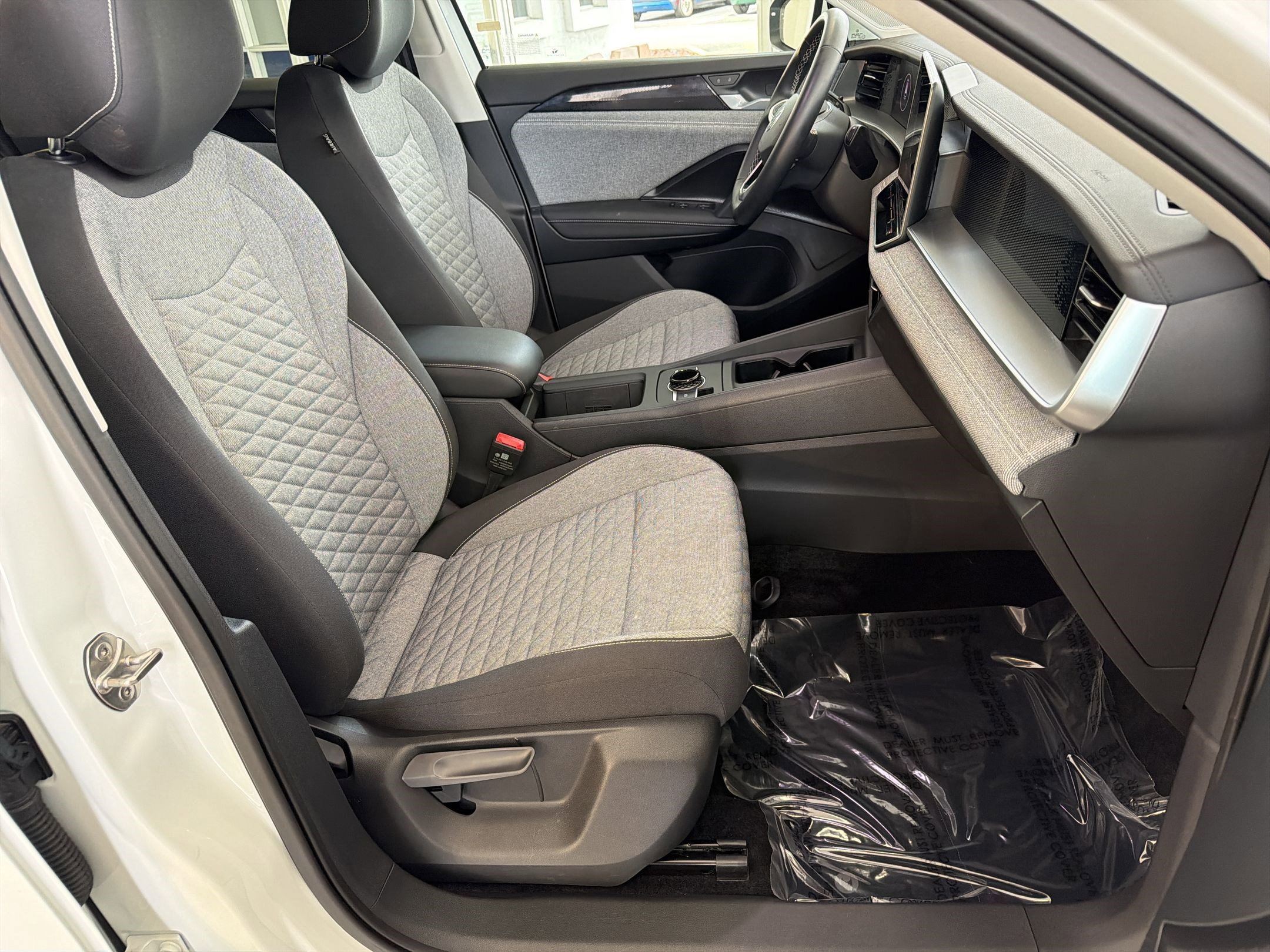 Used 2025 Volkswagen Tiguan S image 29