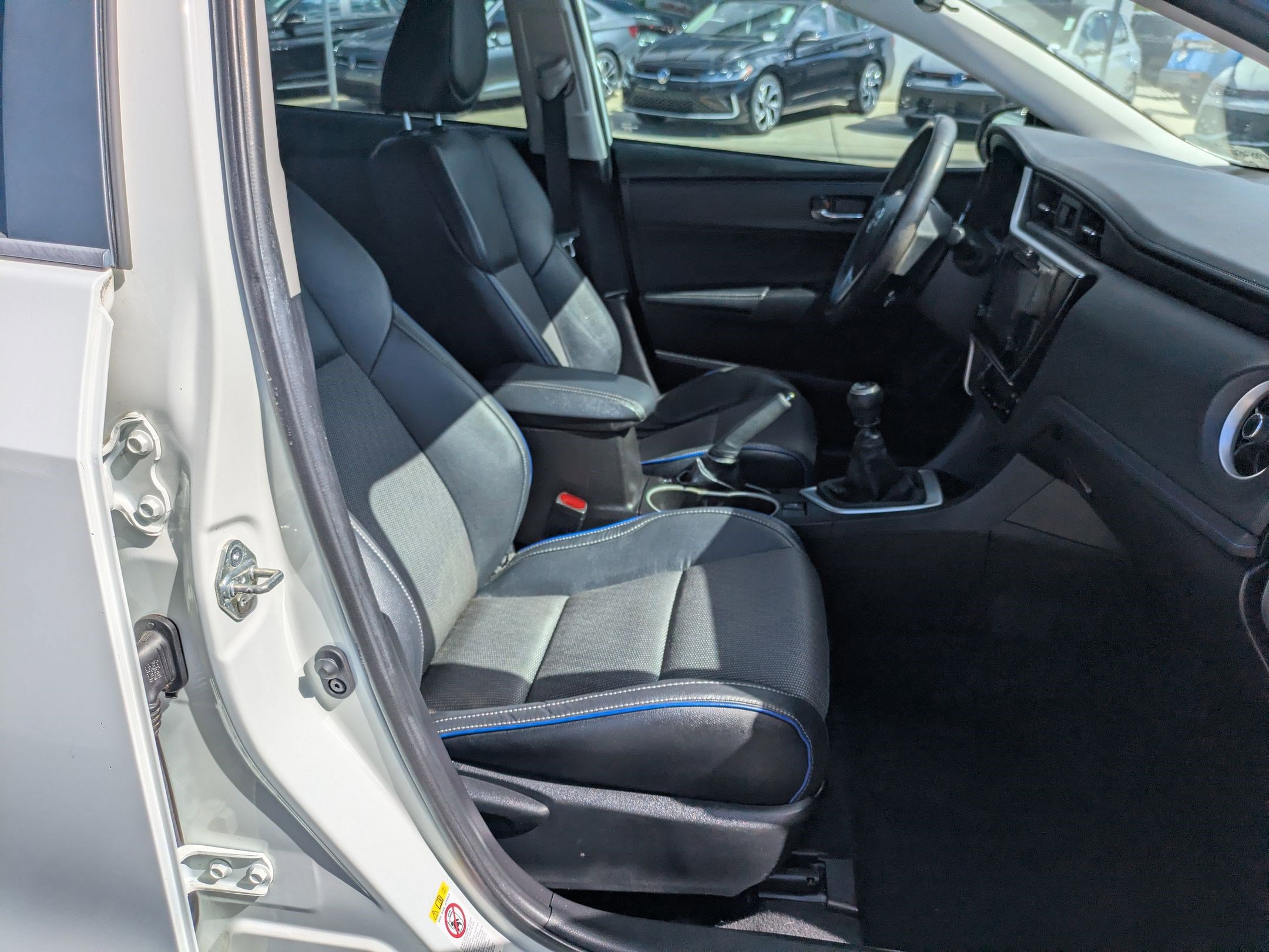 Used 2019 Toyota Corolla SE FWD image 33