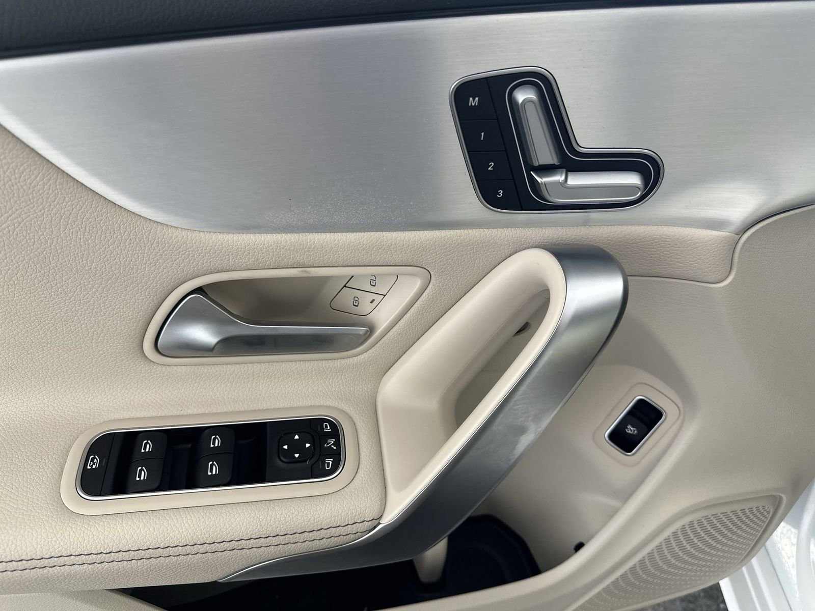 Used 2025 Mercedes-Benz CLA 250 image 17