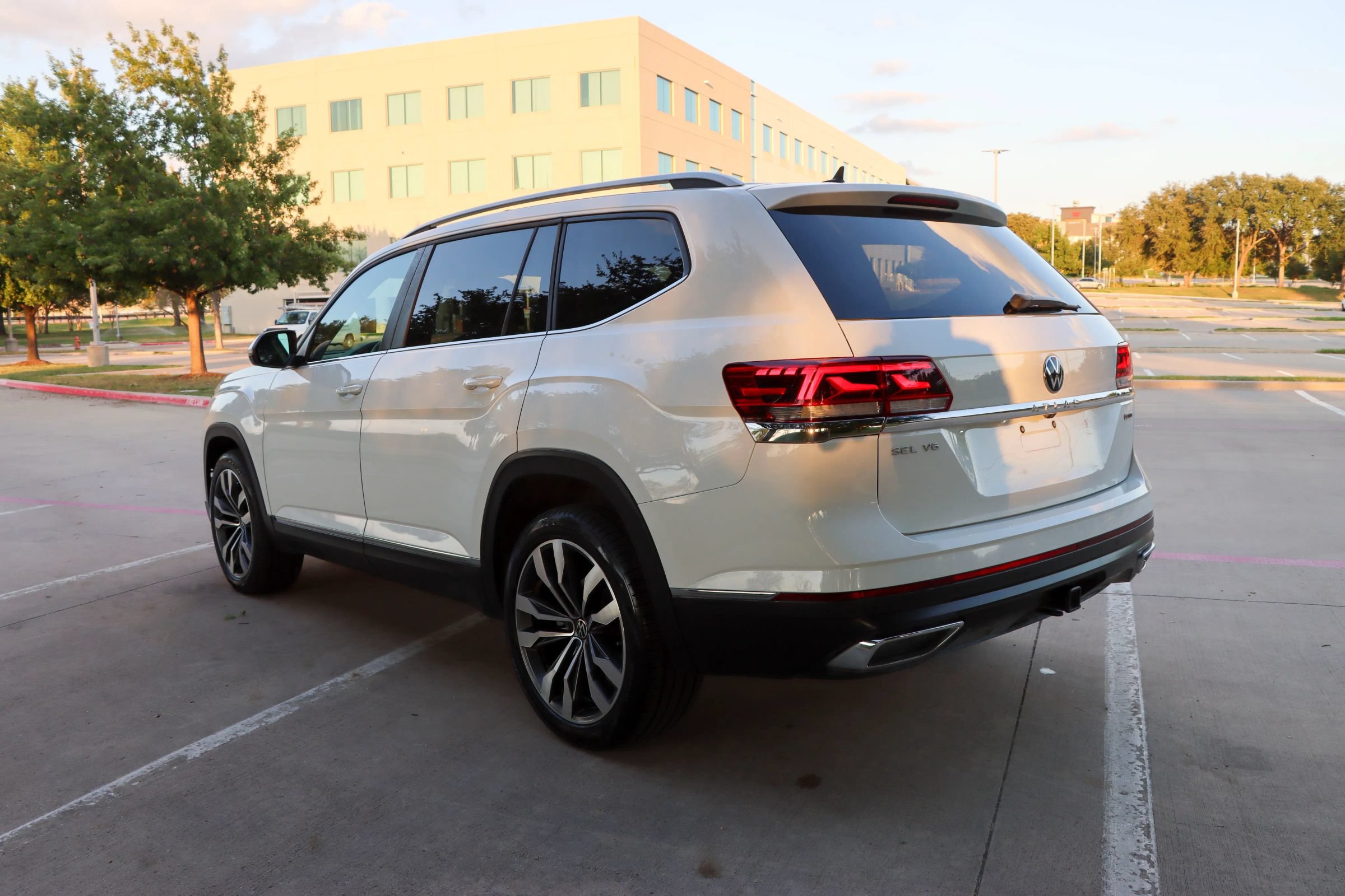 Used 2021 Volkswagen Atlas SEL AWD/4WD image 5