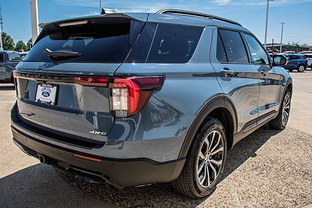 Used 2026 Ford Explorer ST-Line AWD/4WD image 4