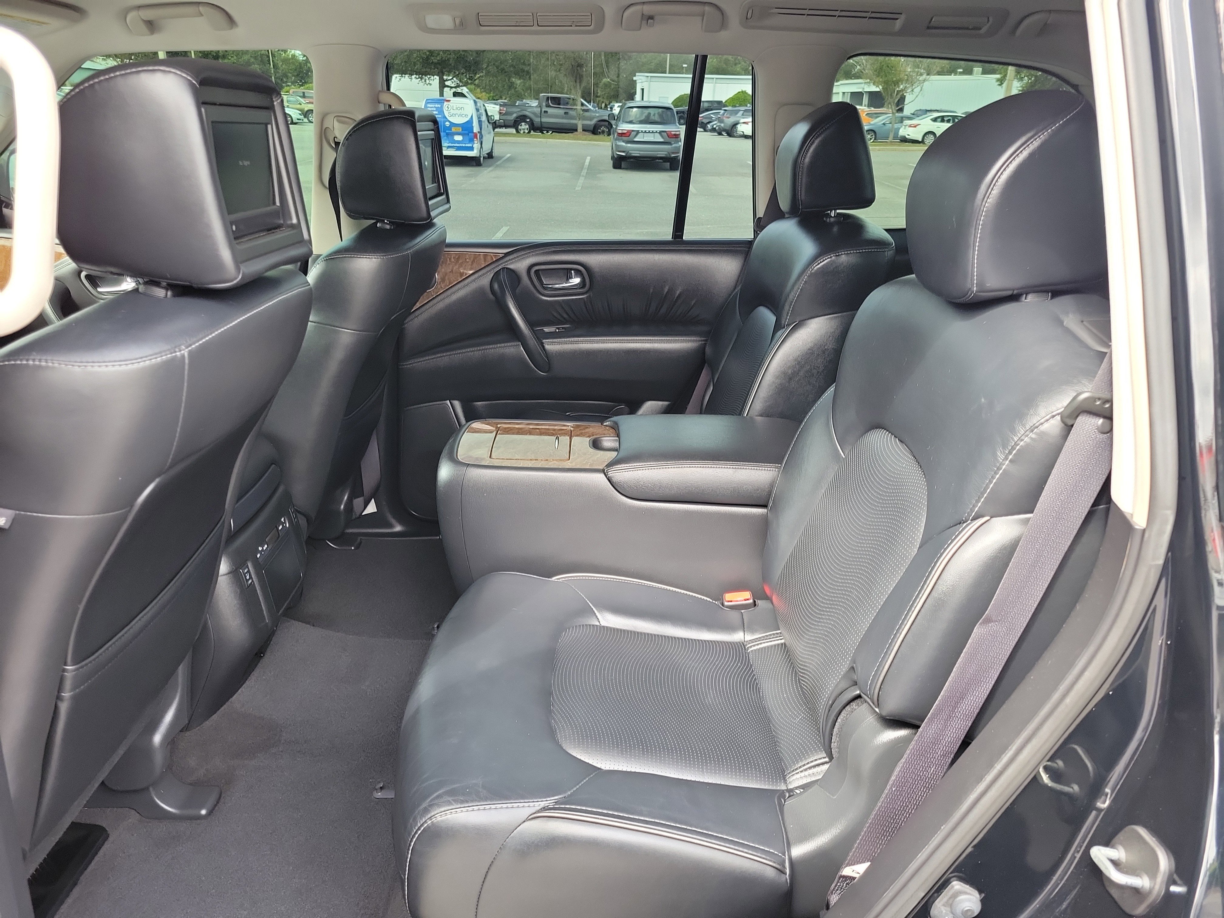 Used 2016 INFINITI QX80 Luxe w/ 22" Wheel Package image 12