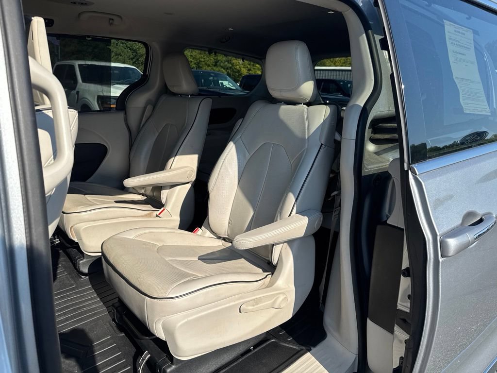 Used 2018 Chrysler Pacifica Limited FWD image 10