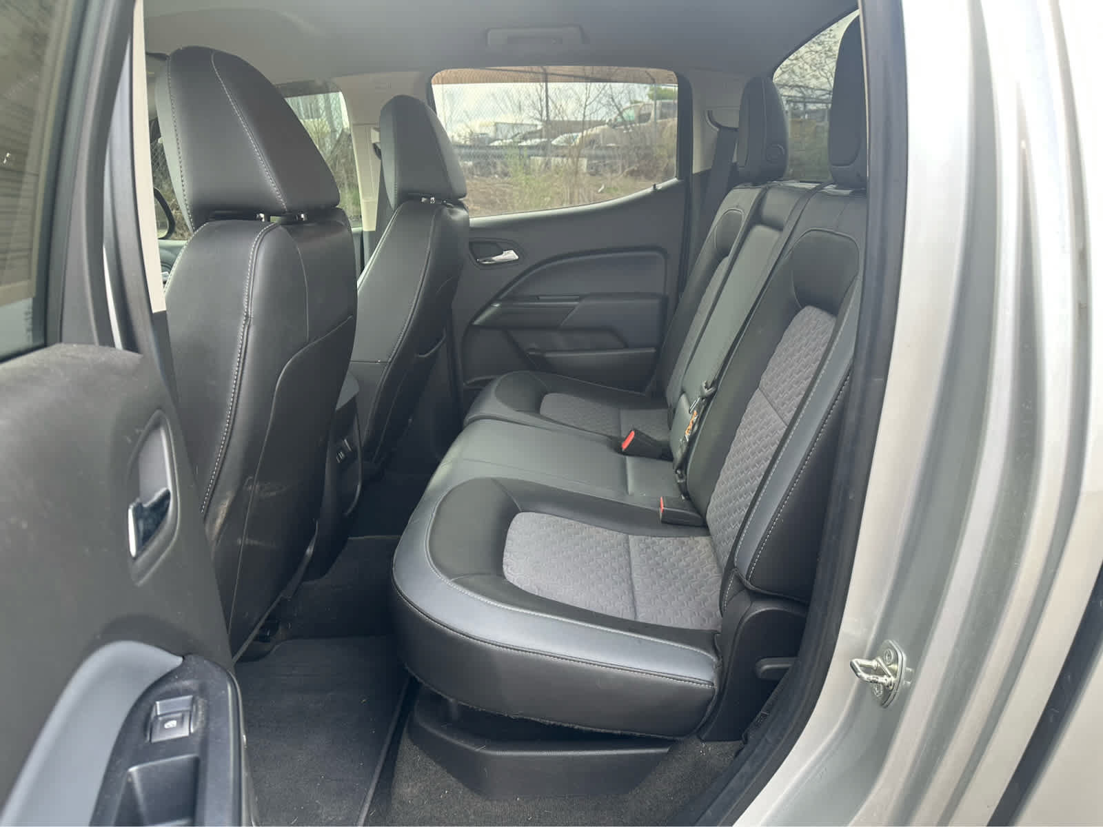 Used 2015 Chevrolet Colorado Z71 AWD/4WD image 22