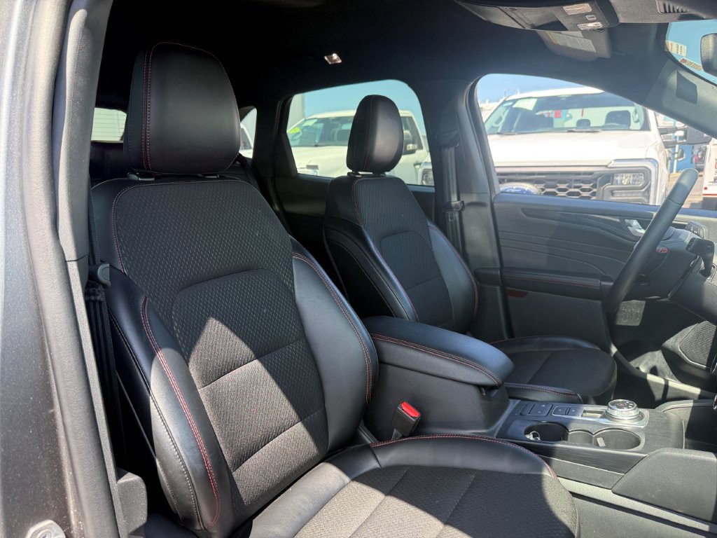 Used 2025 Ford Escape ST-Line AWD/4WD image 24