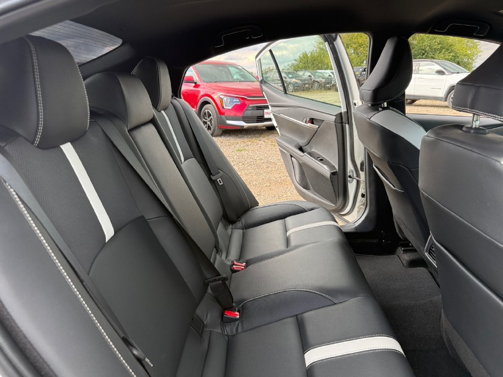 Used 2026 Toyota Camry SE FWD image 36
