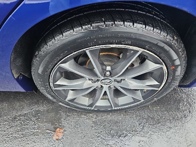 Used 2015 Toyota Camry LE image 2