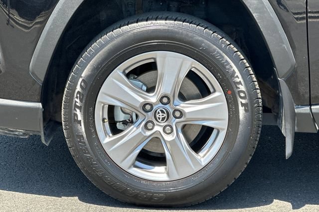 Certified 2025 Toyota RAV4 XLE FWD image 30