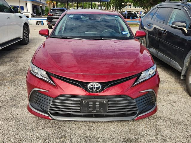Used 2022 Toyota Camry LE image 2
