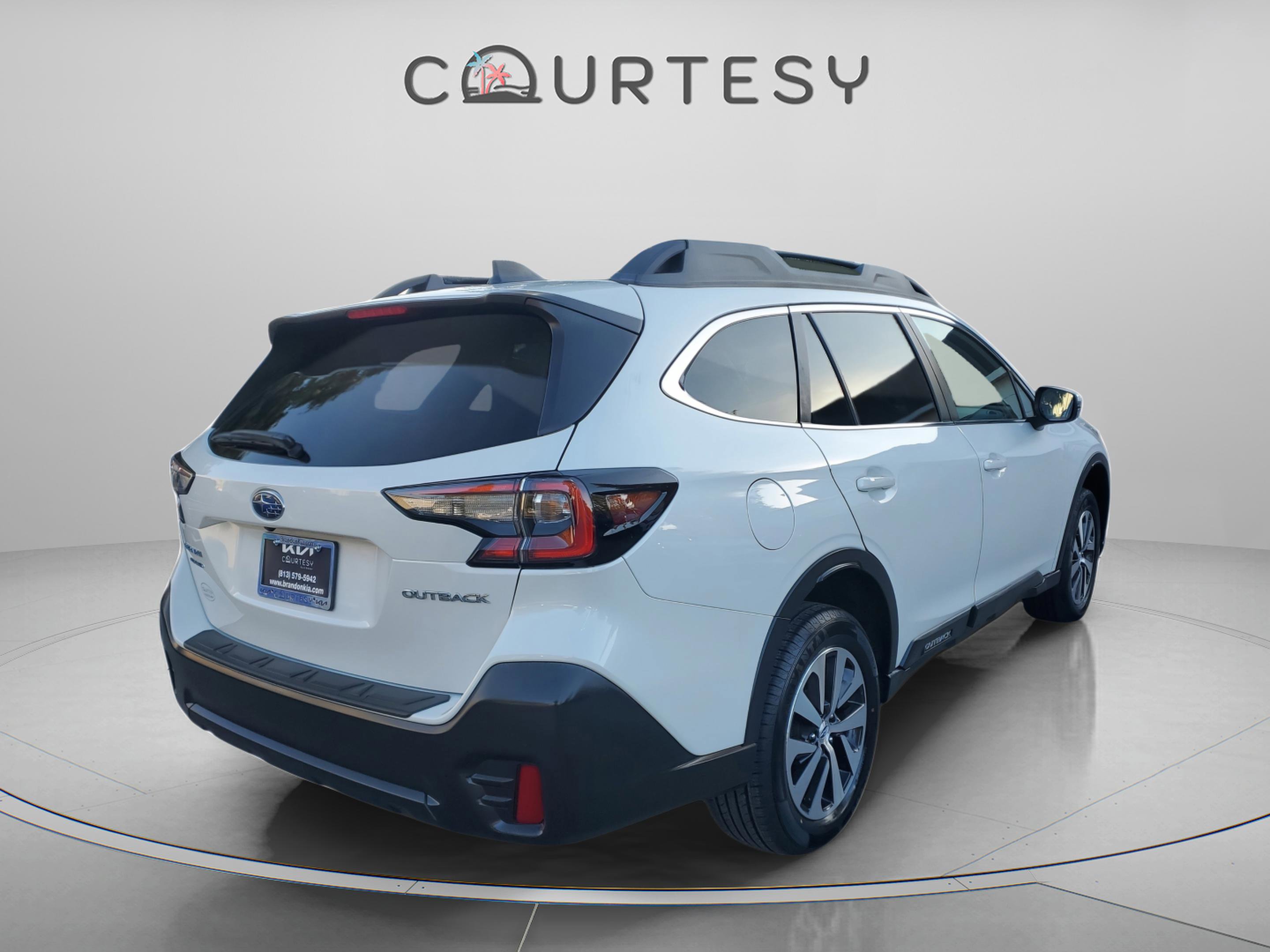 Used 2022 Subaru Outback Premium image 3