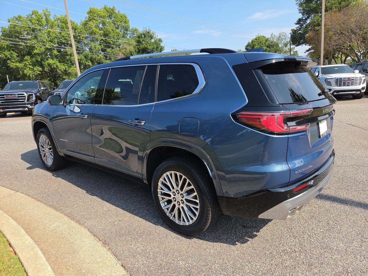 Used 2026 GMC Acadia Denali w/ Super Cruise Package FWD image 6