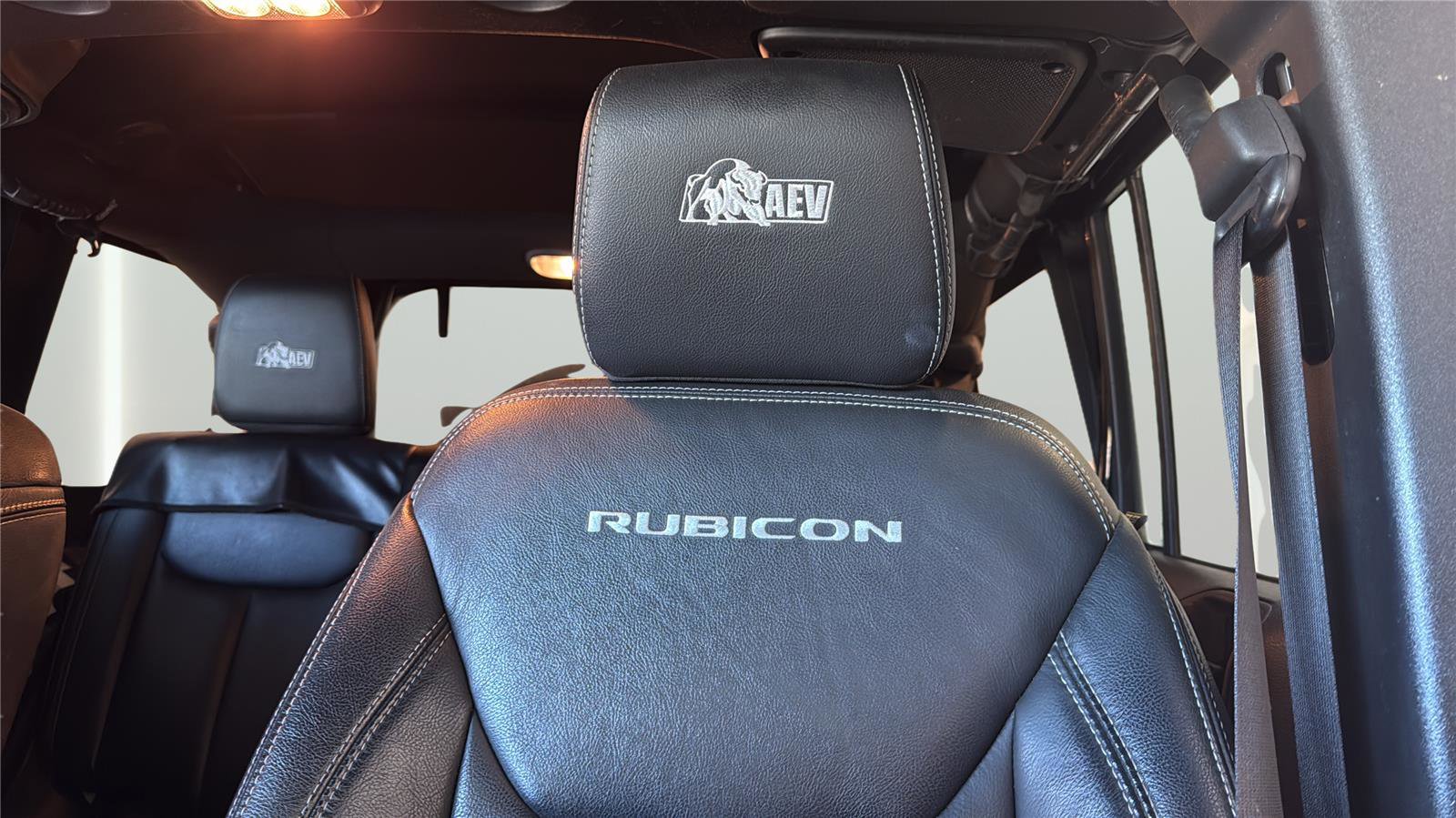 Used 2016 Jeep Wrangler Unlimited Rubicon w/ Dual Top Group AWD/4WD image 26