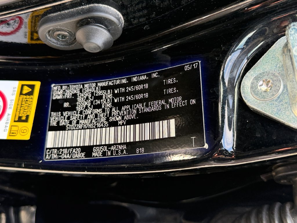 Used 2017 Toyota Highlander Plus FWD image 29