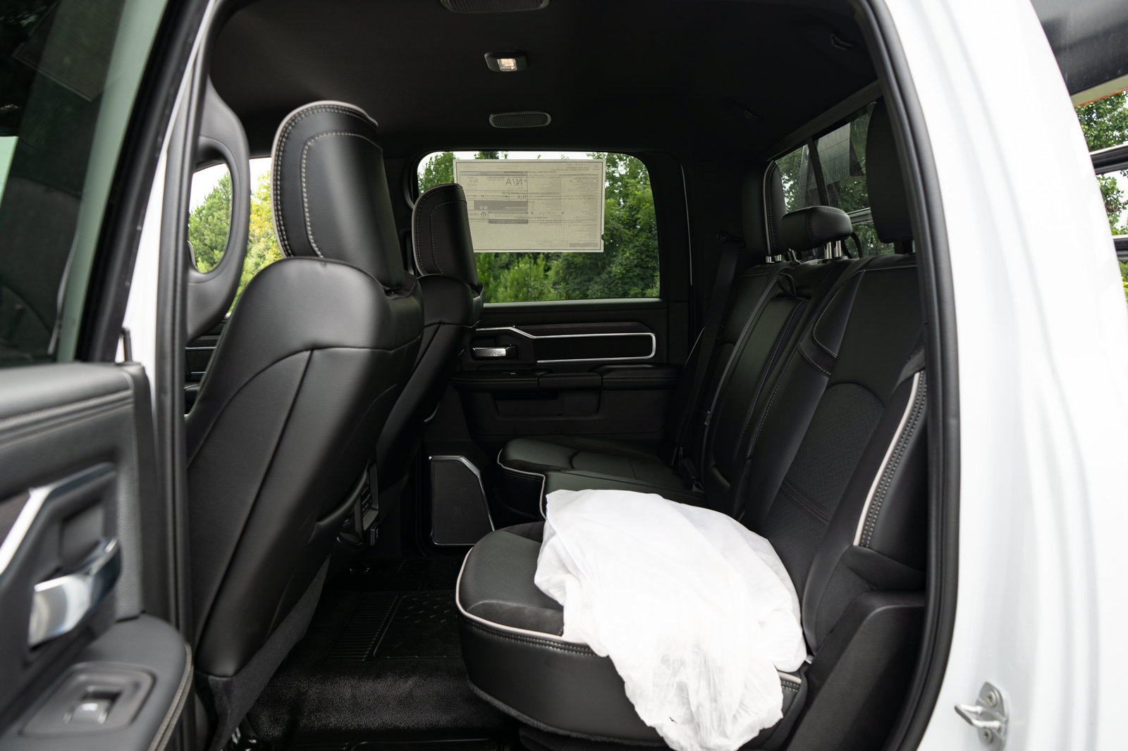 New 2026 RAM 4500 4x4 Crew Cab DRW w/ Laramie Trim Package image 37