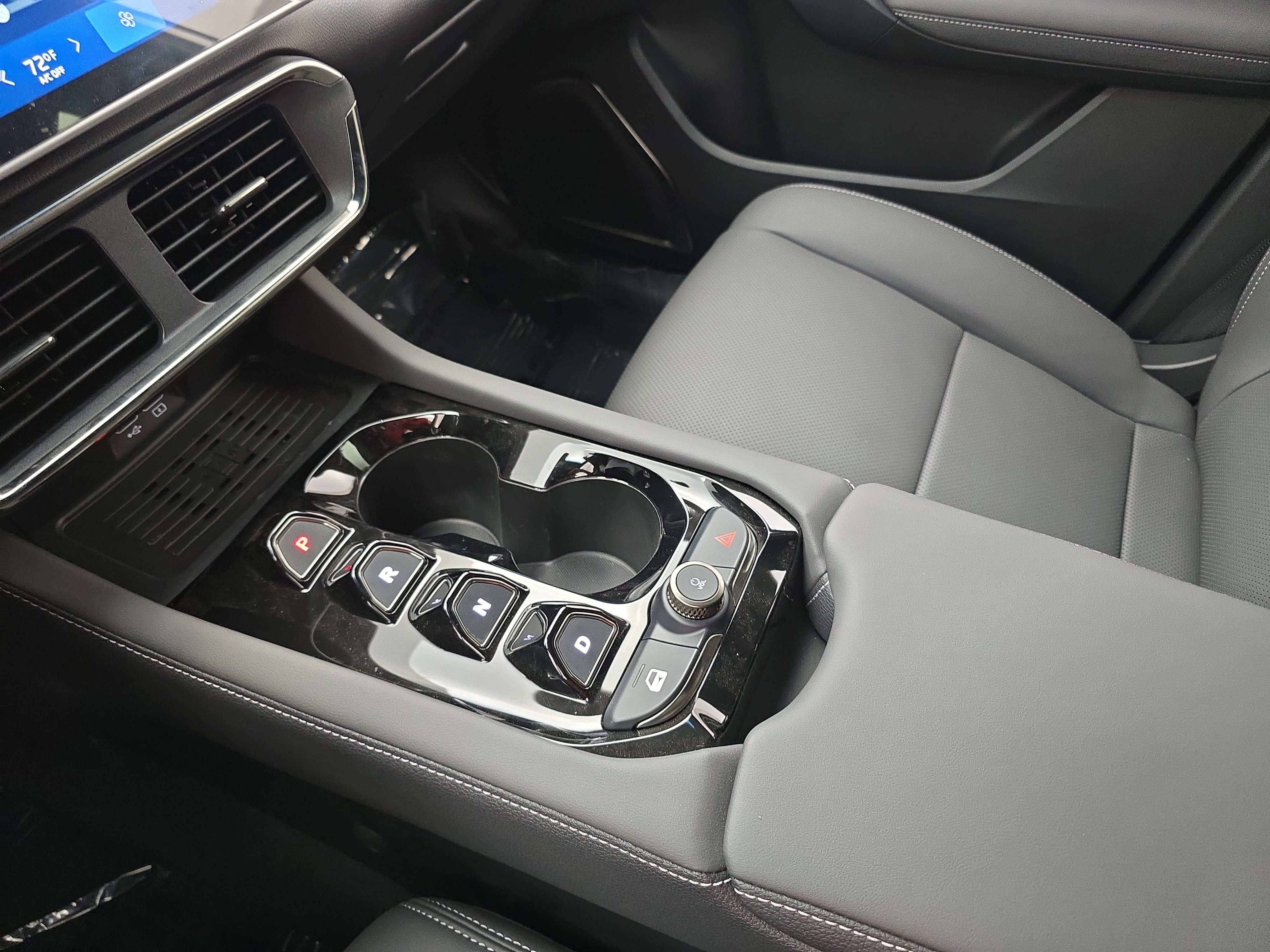 New 2025 VinFast VF 8 Plus image 24