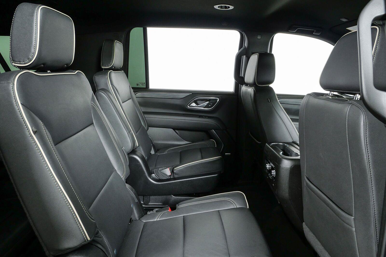 Used 2023 GMC Yukon XL SLT w/ SLT Luxury Package RWD image 9