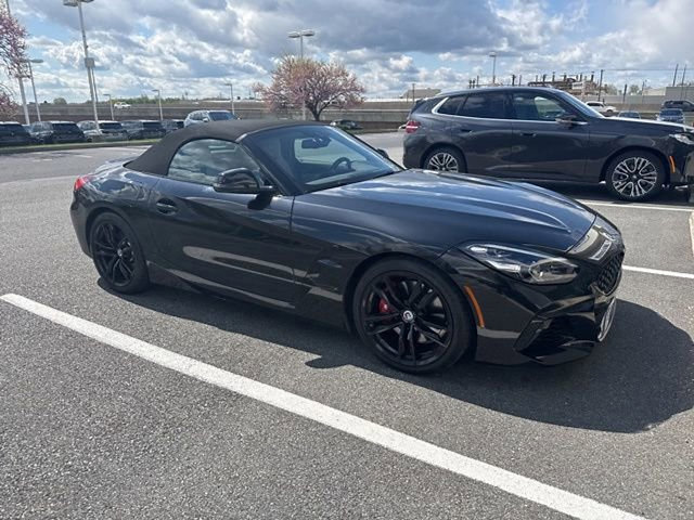Used 2022 BMW Z4 M40i w/ Premium Package image 8
