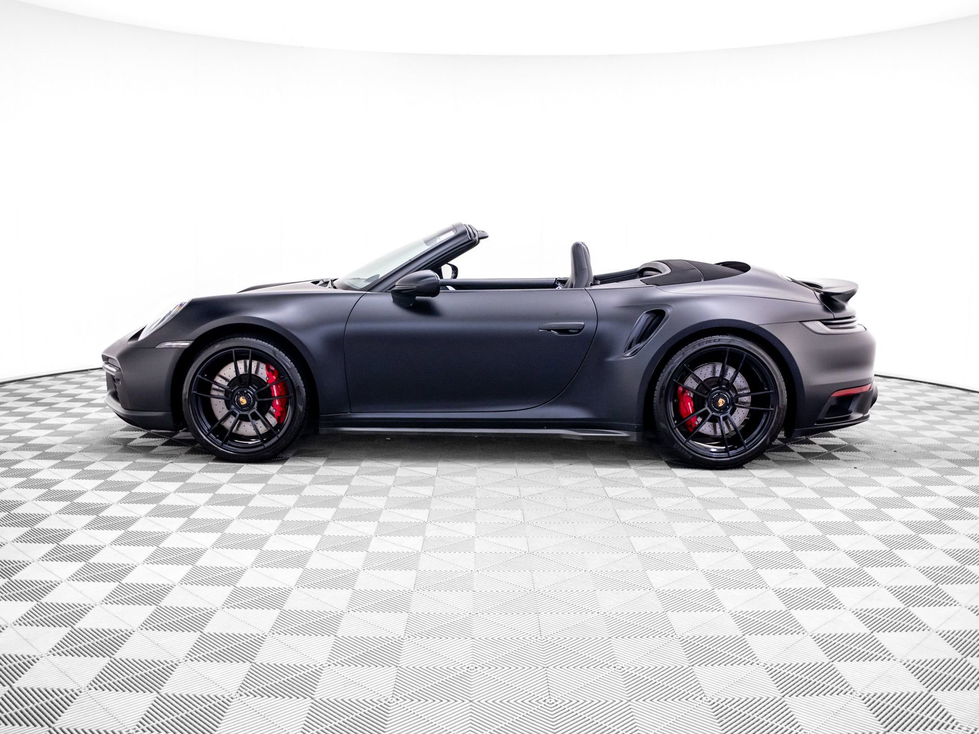 Used 2022 Porsche 911 Turbo AWD/4WD image 2