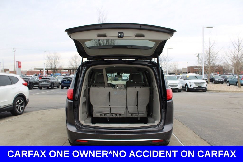 Used 2017 Chrysler Pacifica Touring-L image 9