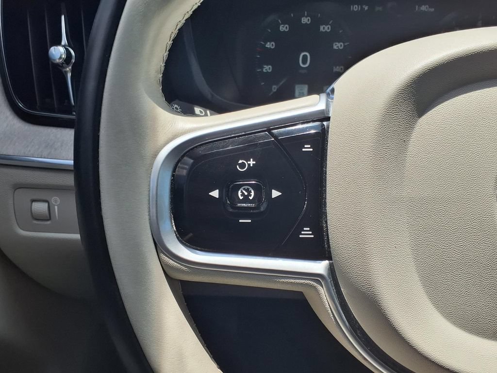 Used 2018 Volvo XC60 T6 Inscription w/ Convenience Package AWD/4WD image 16