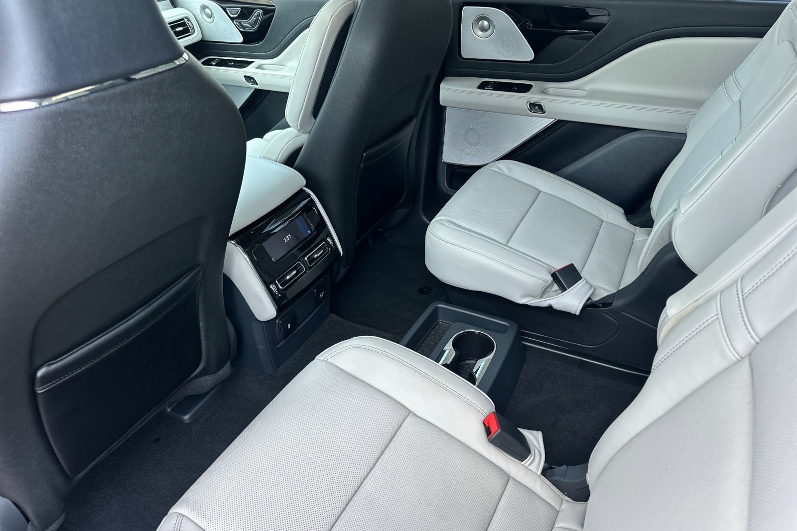 New 2025 Lincoln Aviator Reserve w/ Luxury Package image 11