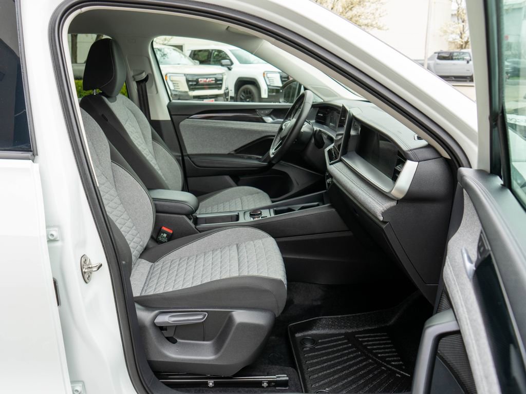 Used 2025 Volkswagen Tiguan S image 10