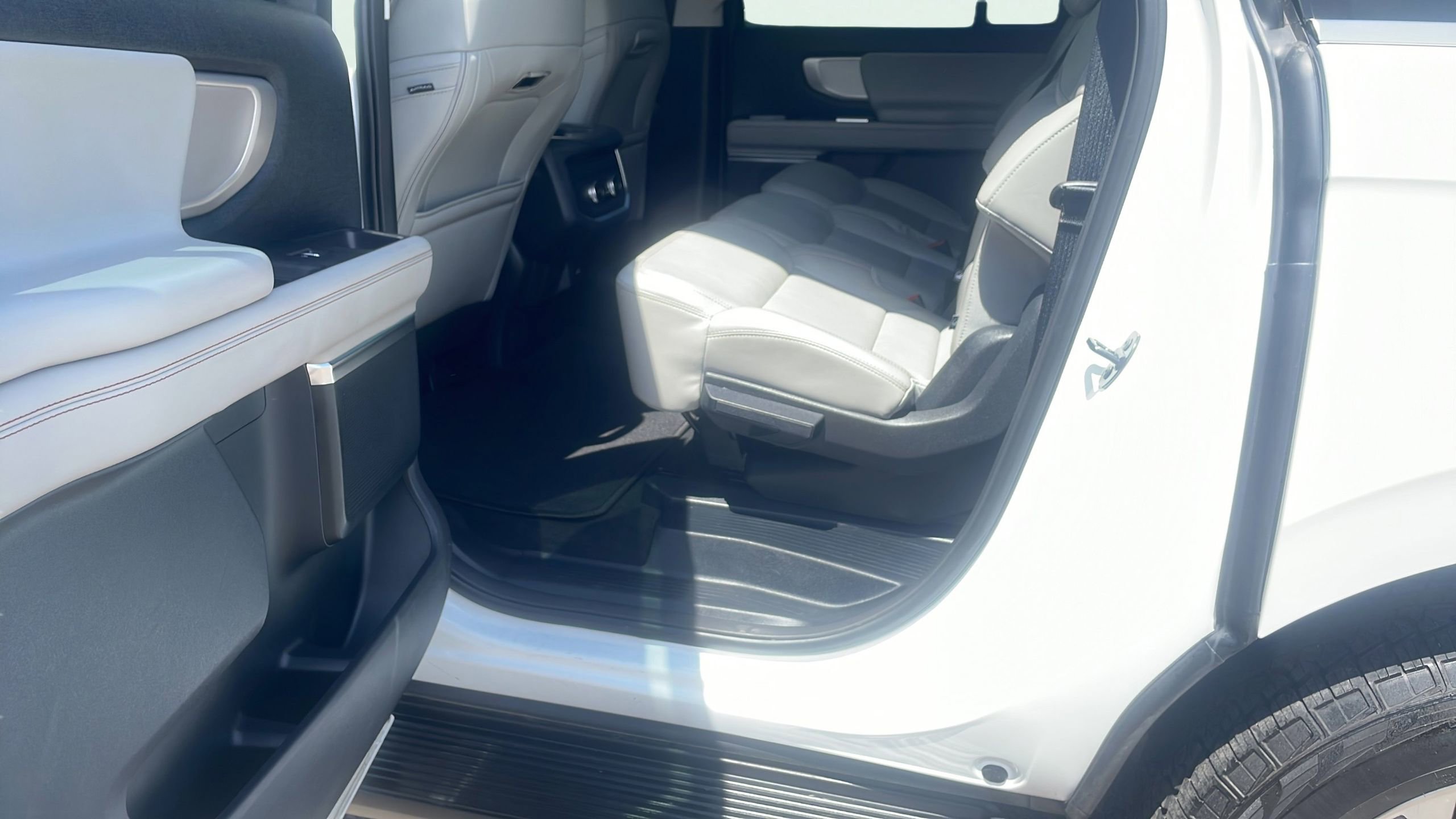 Used 2025 Ford Expedition Max Active AWD/4WD image 11