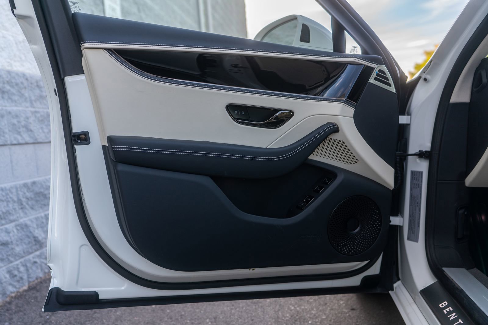 New 2026 Bentley Flying Spur Plug-In Hybrid image 23