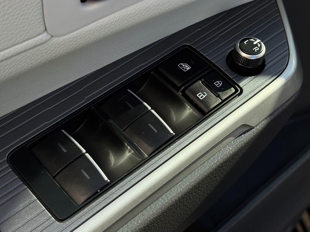 Used 2024 Toyota Sienna XSE image 11