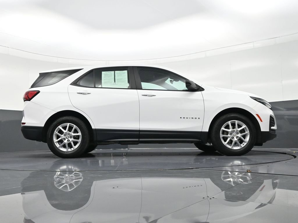 Used 2022 Chevrolet Equinox LS image 32